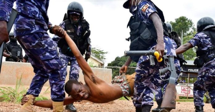 Violences à Kampala, la société civile et la police s’accusent mutuellement