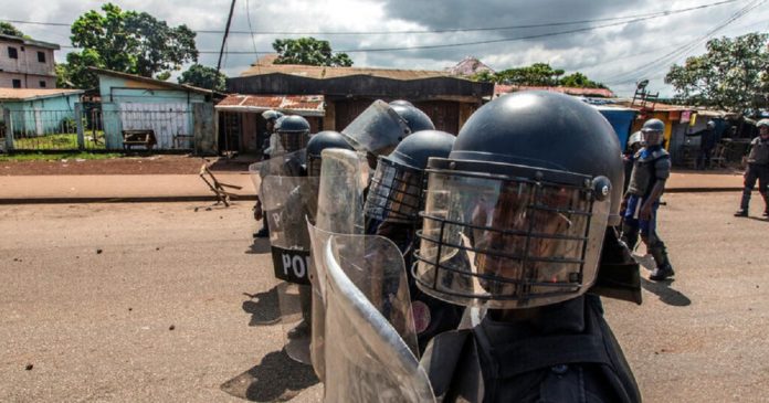 Guinée : l’ONG « Tournons la Page » dénonce la détention Oumar Sylla