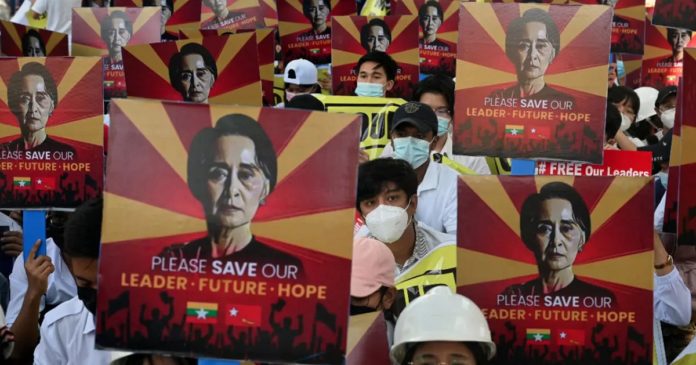 Birmanie Les manifestations pour la libération d'Aung San Suu Kyi se poursuivent Birmanie Les manifestations pour la libération d'Aung San Suu Kyi se poursuivent