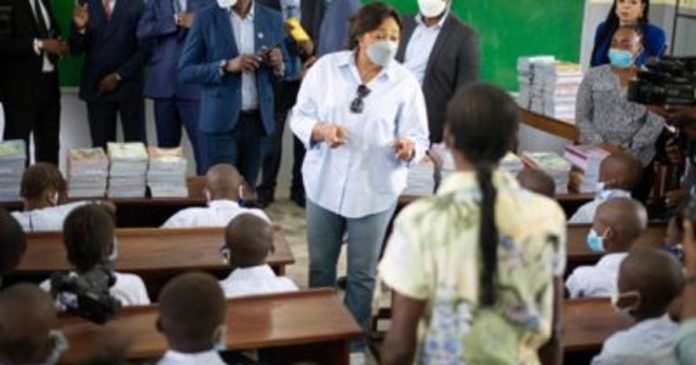 RDC / Education: Denise Nyakeru inaugure 2 écoles primaires
