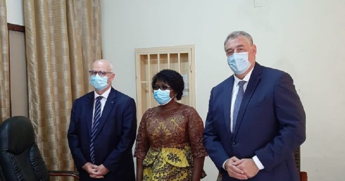 La France finance le projet GIRE-SAT-Congo avec 1 million d’euros RDC: la France finance le projet GIRE-SAT-Congo avec 1 million d’euros