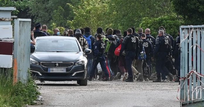 Traitement des migrants la France épinglée par un rapport de Human Rights Watch Traitement des migrants la France épinglée par un rapport de Human Rights Watch