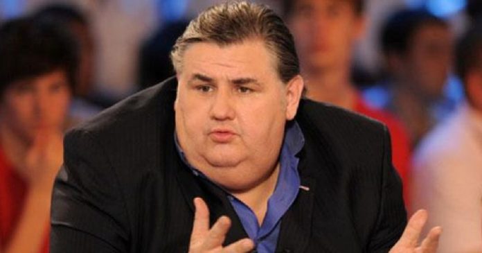 France , le journaliste sportif Pierre Ménès, placé en garde à vue France : le journaliste sportif Pierre Ménès, placé en garde à vue