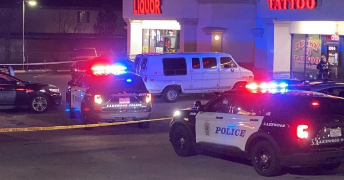 Nouvelle fusillade dans le Colorado , quatre personnes tuées et trois blessées aux Etats-Unis Nouvelle fusillade dans le Colorado : quatre personnes tuées et trois blessées aux Etats-Unis