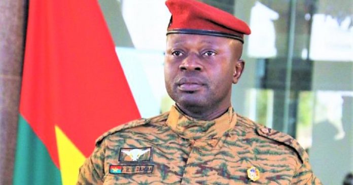 Burkina Faso , le retour à l’ordre constitutionnel dépendra des «échéances que notre peuple aura souverainement défini », avertit le lieutenant-colonel Damiba Burkina Faso: le retour à l’ordre constitutionnel dépendra des «échéances que notre peuple aura souverainement défini », avertit le lieutenant-colonel Damiba