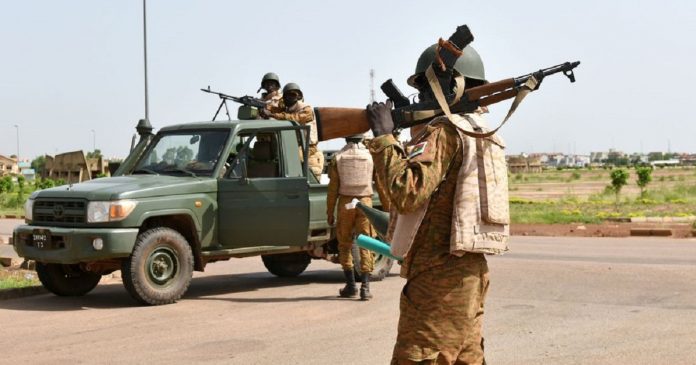 Tentative de coup d'Etat au Burkina: le gouvernement dément la rumeur malgré les coups de feu