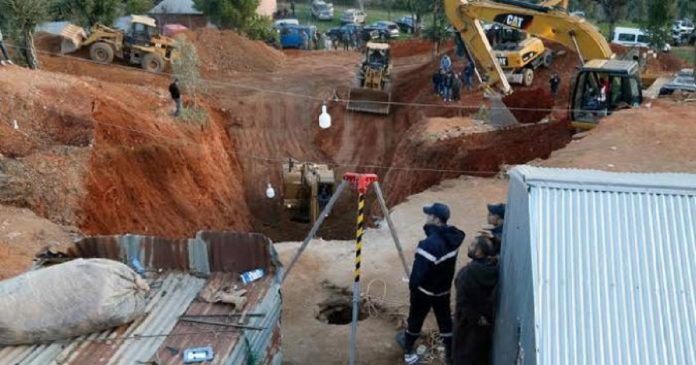 Opération de sauvetage au Maroc: plus que quelques mètres pour sortir le petit ryan du puits