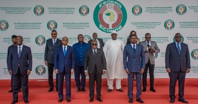 Sommet de la Cedeao , pas de nouvelles sanctions contre le Burkina Sommet de la Cedeao: pas de nouvelles sanctions contre le Burkina