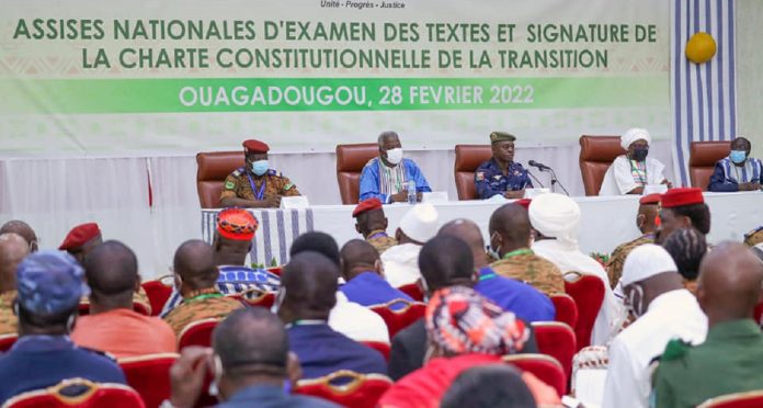 Trois ans de transition au Burkina: les assises nationales, nouvel allié des putschistes
