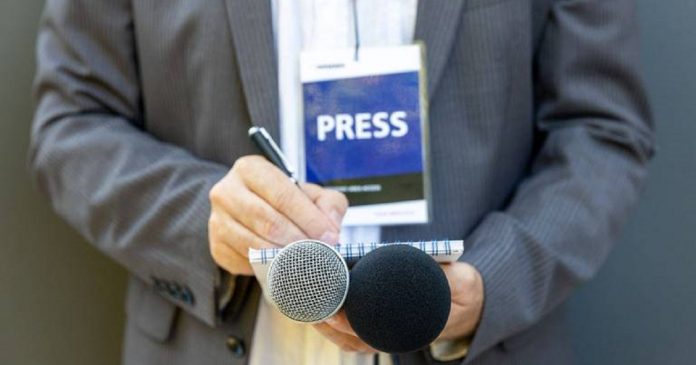 Journée mondiale de la liberté de la presse : l’Association des journalistes de Biélorussie (AJB) primée