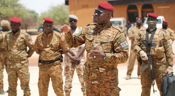 L'armée du Burkina annonce une réorganisation
