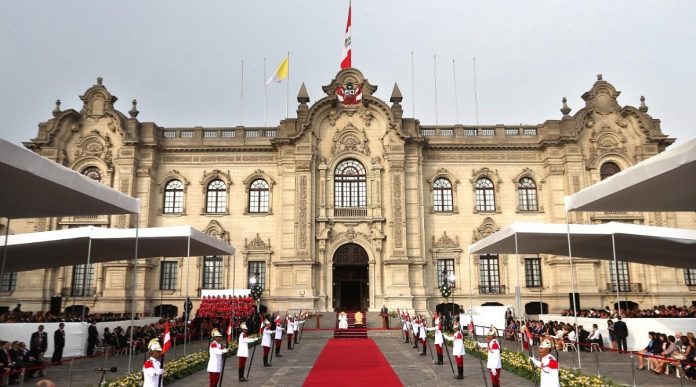 Pérou , la police perquisitionne le palais présidentiel à la recherche de la belle-soeur du président