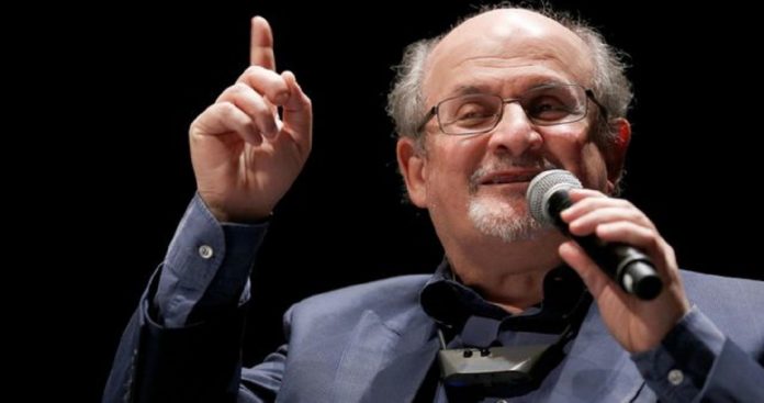 USA : l’écrivain Salman Rushdie poignardé lors d’une conférence