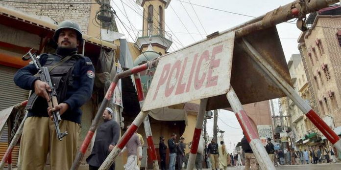 Pakistan : la mosquée du QG de la police de Peshawar, cible d’une violente attaque