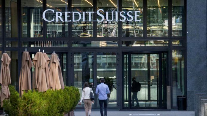 Faillite des banques : après les Etats-Unis, le crédit Suisse rattrapé en bourse par la crise