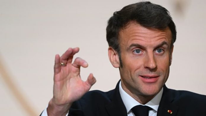 Réforme des retraites : Macron tient bon, la rue aussi