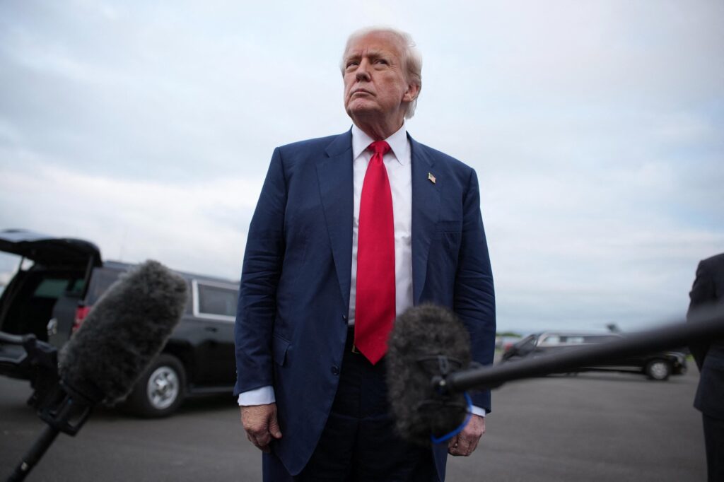 Donald Trump donne « 10 à 12 jours » à Poutine pour arrêter la guerre en Ukraine