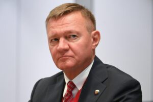 Russie : Roman Starovoït retrouvé mort après son limogeage suscite la polémique