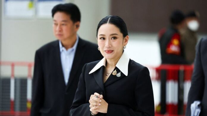 Crise politique en Thaïlande : la Première ministre paie le prix d'un appel téléphonique