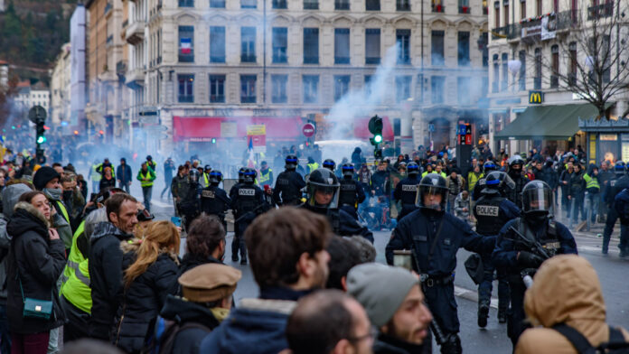Bloquons tout 1 " Bloquons tout " : la France paralysée par une journée de révolte sociale