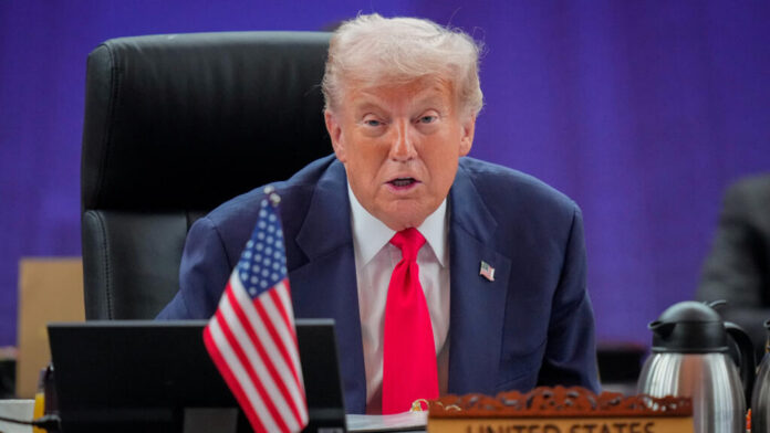 Un chèque de 2 000 dollars pour tous les Américains : le nouveau projet de Donald Trump