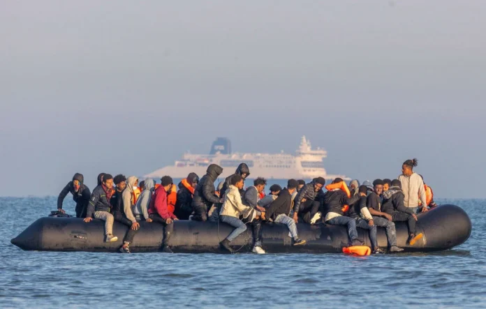 Jusqu’à 3 500 € pour quitter le pays : la France augmente l’aide au retour volontaire