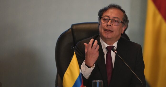 « Je reprendrai les armes » : le président colombien Gustavo Pétro répond aux menaces de Trump
