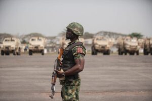 Crise sécuritaire au Nigeria : déploiement de l’armée nationale sur fond d’arrivée de soldats américains