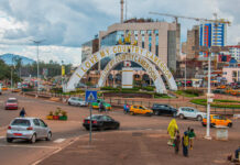 Cameroun : 8 migrants africains expulsés des États-Unis accueillis à Yaoundé Cameroun : 8 migrants expulsés des États-Unis accueillis à Yaoundé