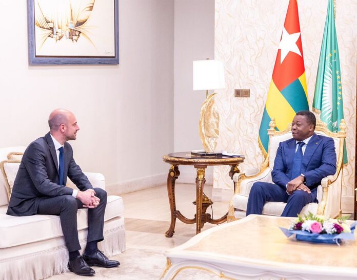 Entre paix régionale et influence stratégique, Paris réactive son axe avec Lomé