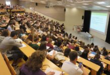 Frais universitaires multipliés par 16 : la France ferme-t-elle ses portes aux étudiants africains ? Universités françaises : la hausse des frais d’études pour les étudiants non européens fait polémique