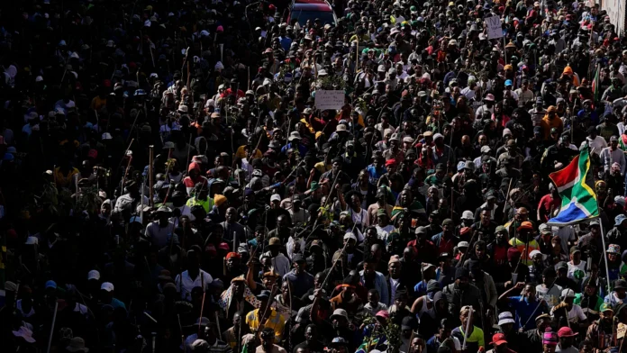Afrique du Sud : des milliers de manifestants dans les rues pour exiger l'expulsion des sans-papiers