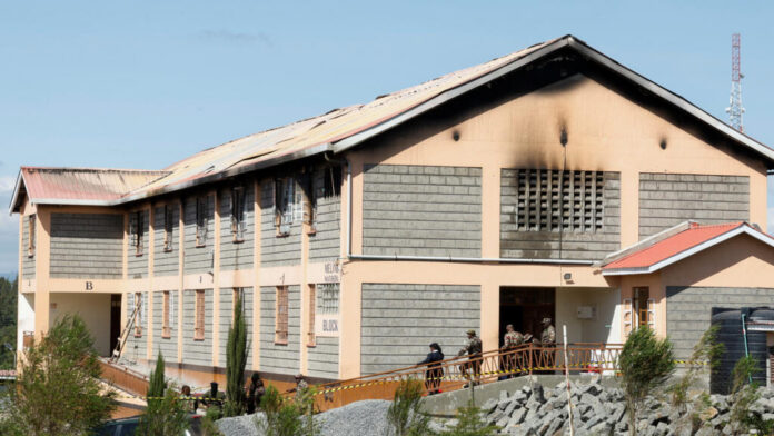 incendie dans une école au Kenya Incendie d’une école au Kenya : des élèves poursuivies pour le meurtre de 16 camarades