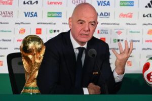 « À ceux qui consacrent leur énergie à nous haïr, prenez un instant pour réfléchir » : Gianni Infantino tacle ses détracteurs
