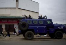 Zambie : un ancien ministre et député d’opposition tué par balle lors d’un raid policier Zambie : l'ancien ministre et député d’opposition, Mutotwe Kafwaya, tué par balle lors d’un raid policier