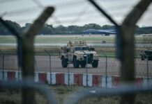 Projet d’attaque d’une base militaire en Angleterre : les suspects libérés, la piste de l’Iran envisagée Projet d’attaque de la base militaire de Fairford : les suspects libérés, la piste de l’Iran envisagée