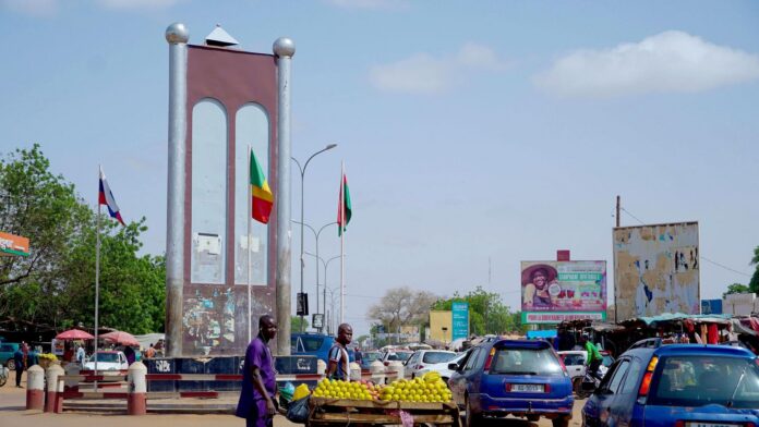agents nigériens Expulsion de deux agents nigériens : Niamey dénonce dénonce «un acte d'ingratitude grave» de la France